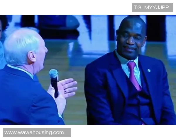 穆托姆博与姚明的篮球传奇对决与友谊在上海的精彩瞬间回顾