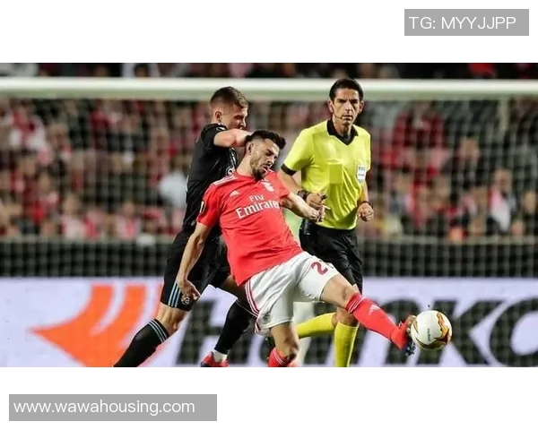 西甲激战巴黎圣日耳曼大胜本菲卡神扑引发争议判罚全场沸腾