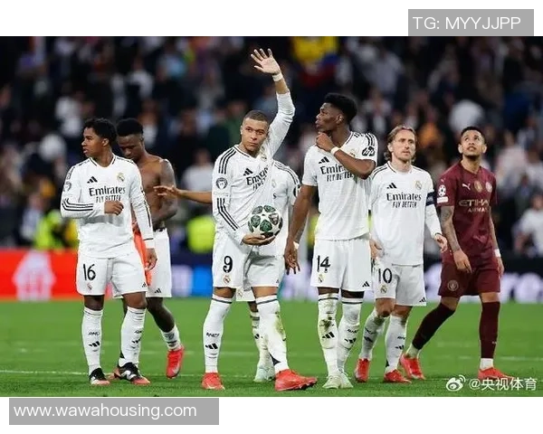 欧冠经典对决皇马4-0曼联帽子戏法引爆全场激情回顾